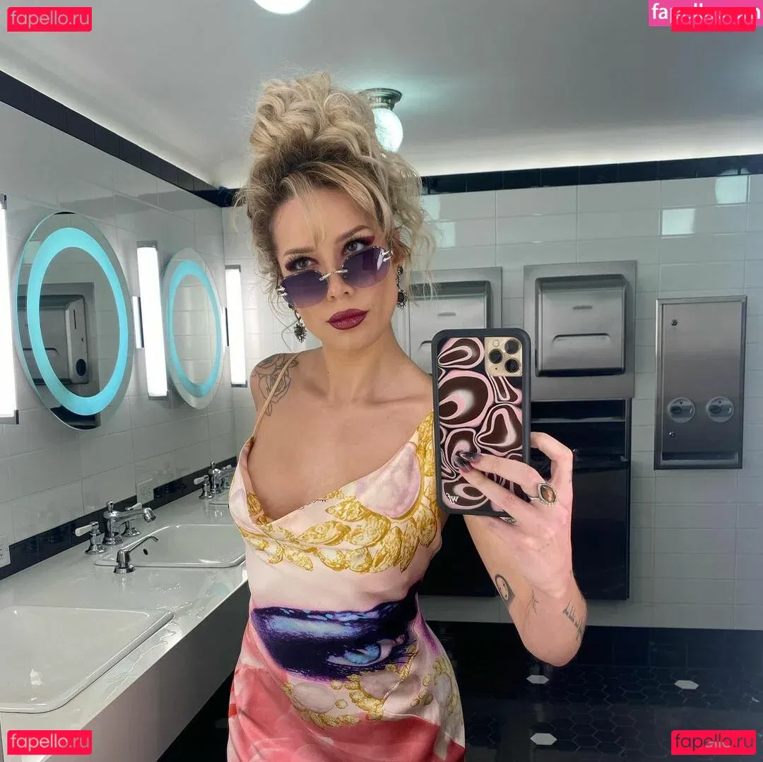 Halsey Onlyfans Photo Gallery 