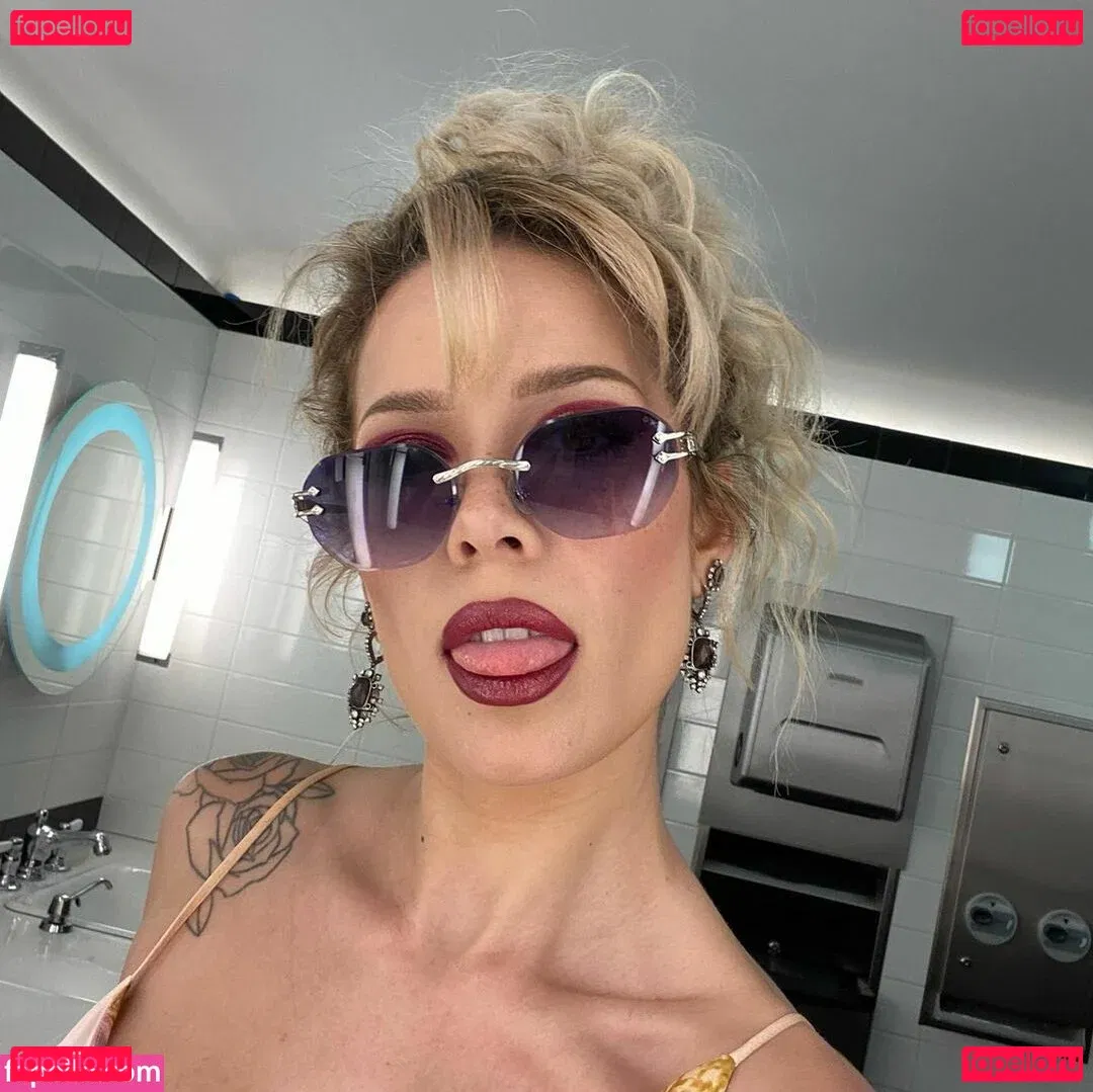 Halsey Onlyfans Photo Gallery 
