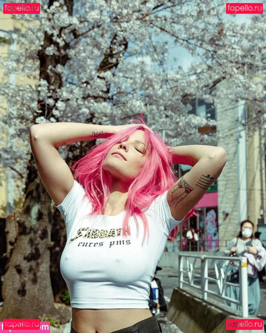 Halsey Onlyfans Photo Gallery 