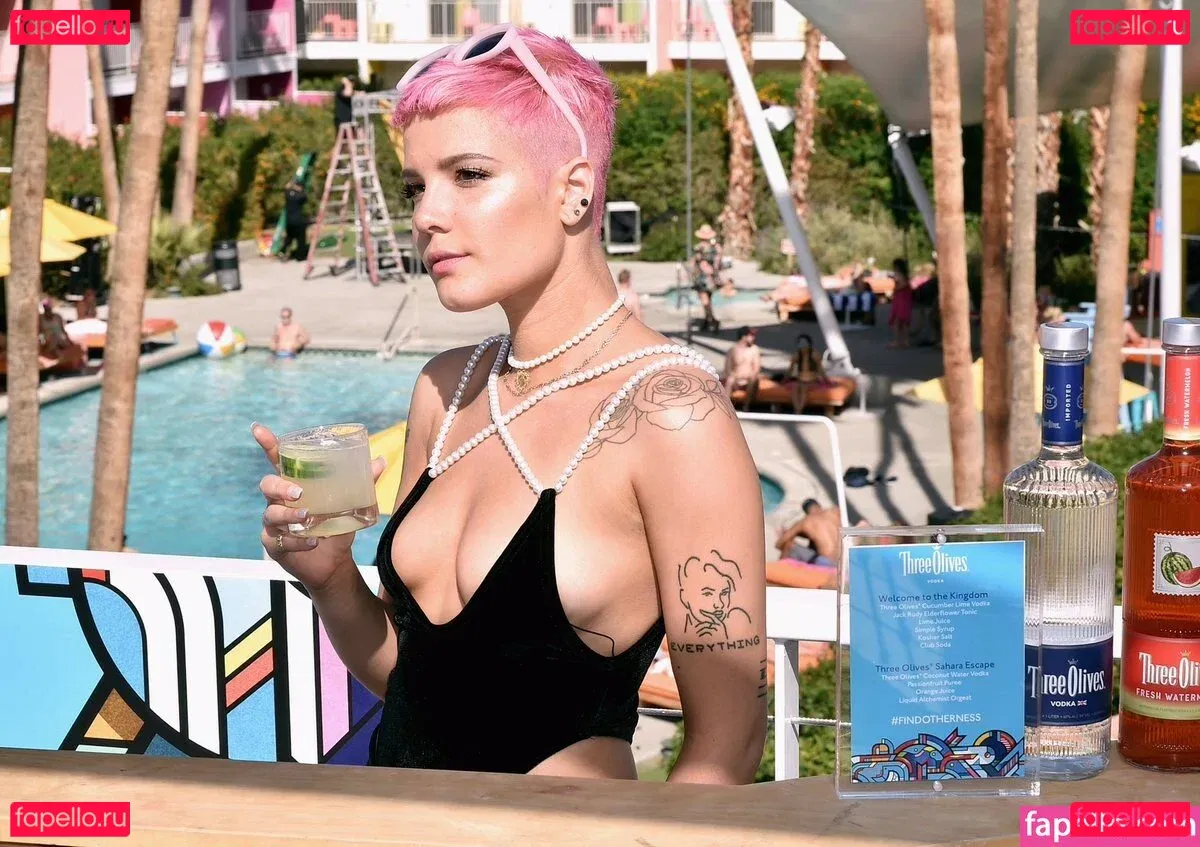Halsey Onlyfans Photo Gallery 