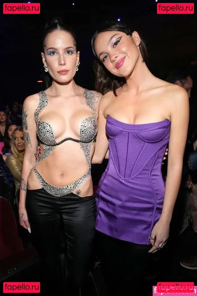 Halsey Onlyfans Photo Gallery 