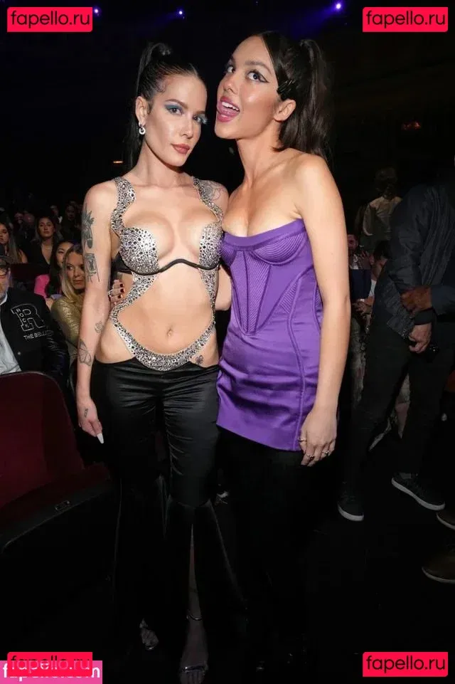 Halsey Onlyfans Photo Gallery 