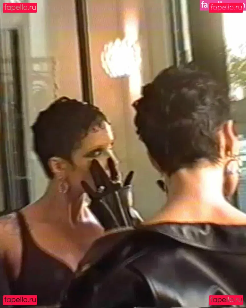 Halsey Onlyfans Photo Gallery 