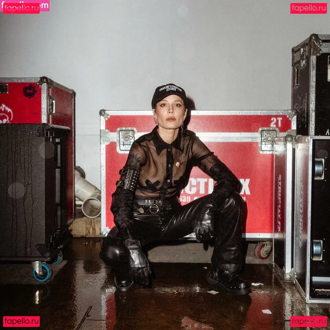 Halsey Onlyfans Photo Gallery 