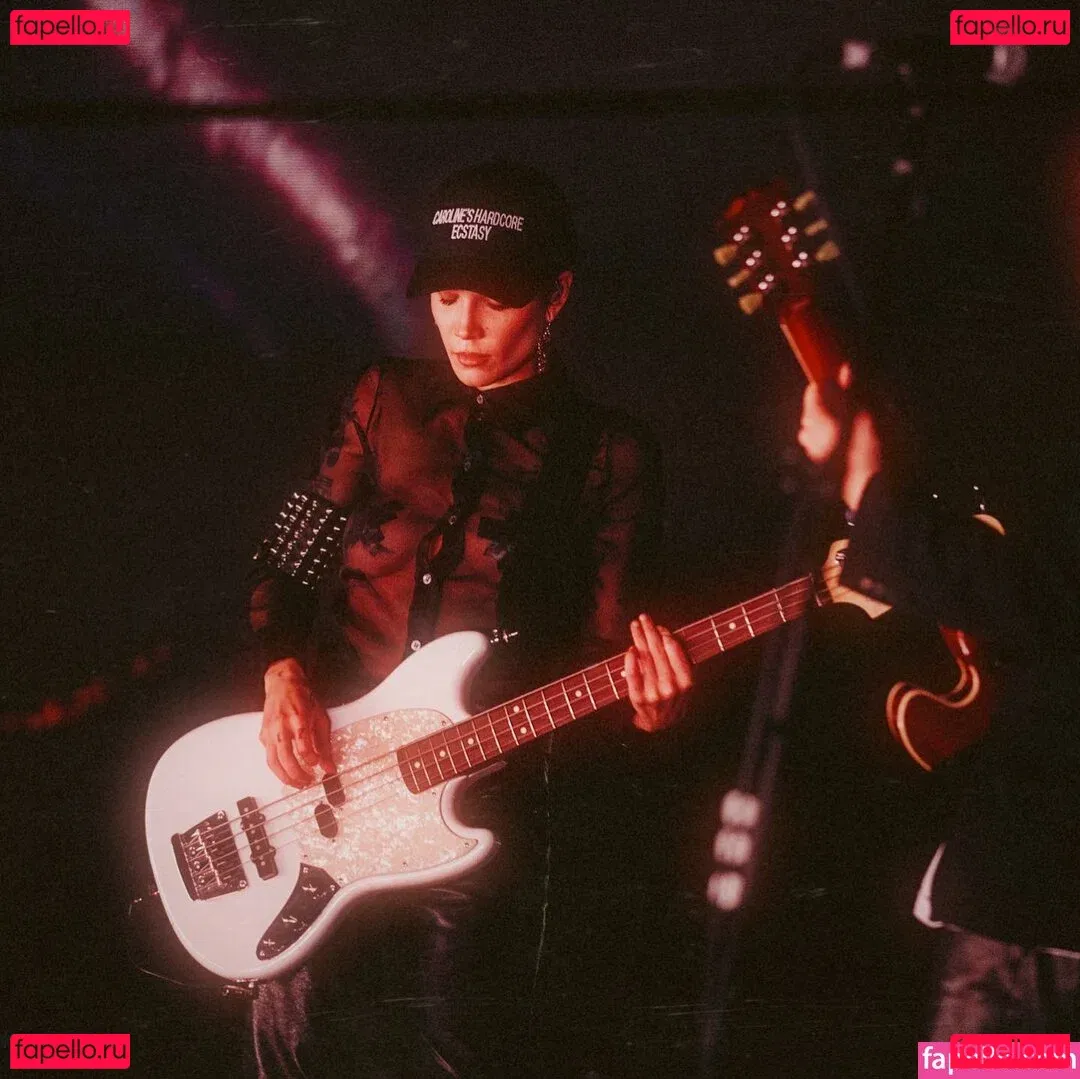 Halsey Onlyfans Photo Gallery 