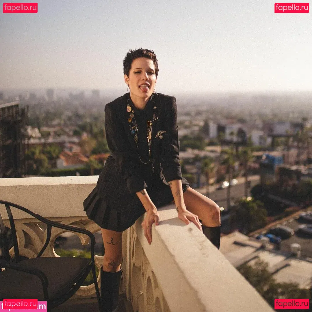 Halsey Onlyfans Photo Gallery 