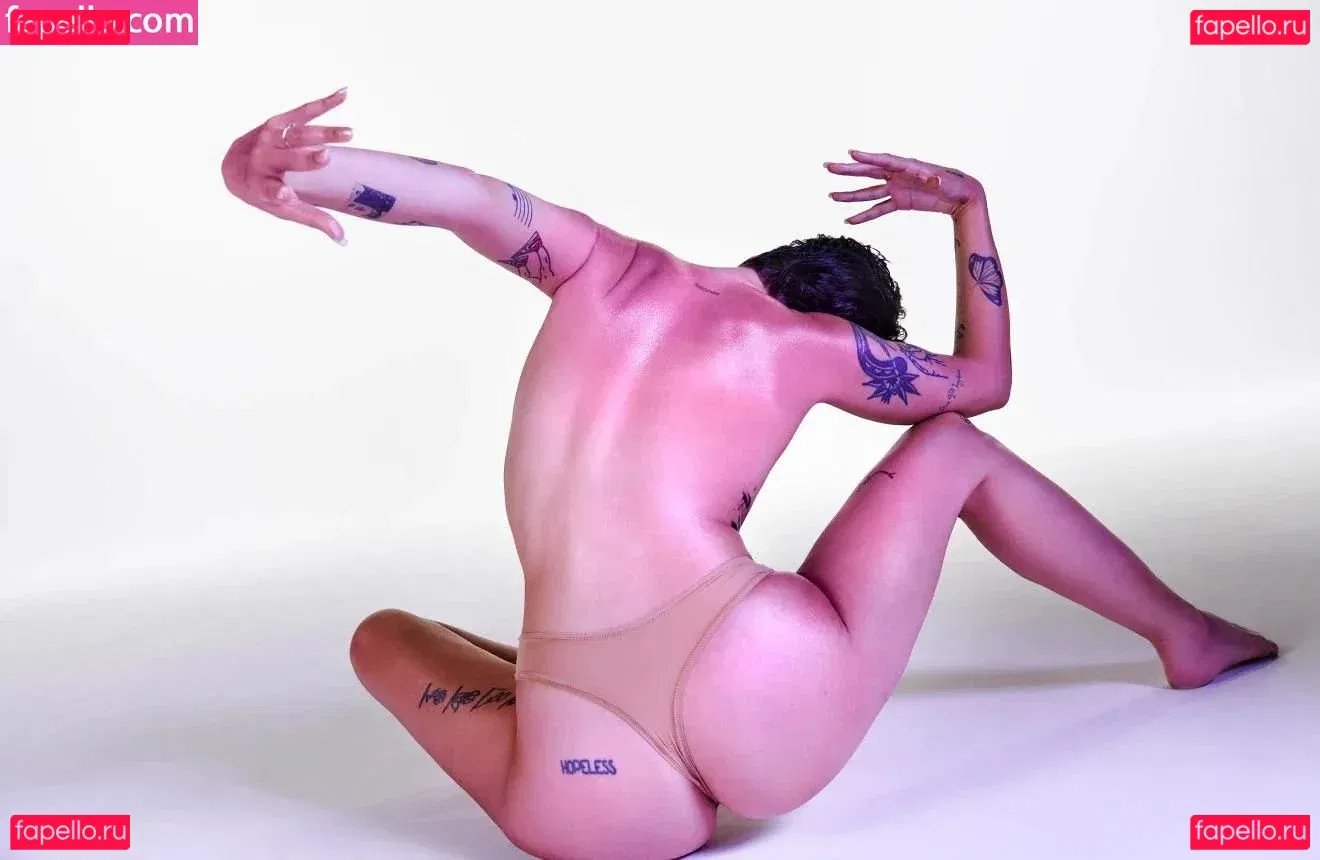 Halsey Onlyfans Photo Gallery 