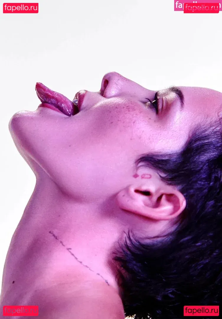 Halsey Onlyfans Photo Gallery 