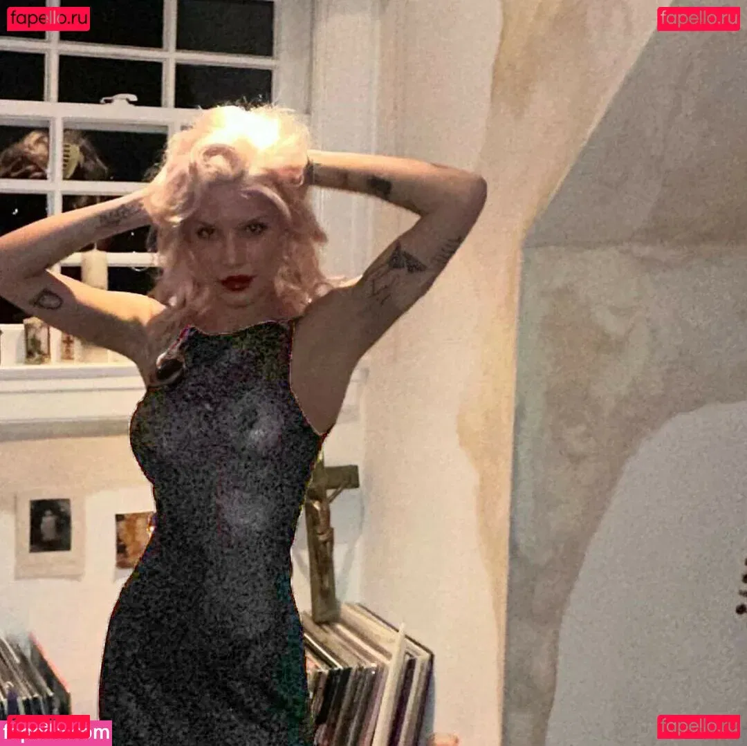 Halsey Onlyfans Photo Gallery 