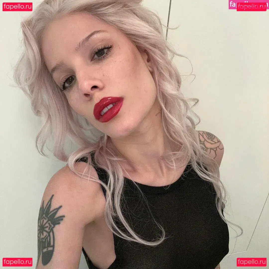 Halsey Onlyfans Photo Gallery 