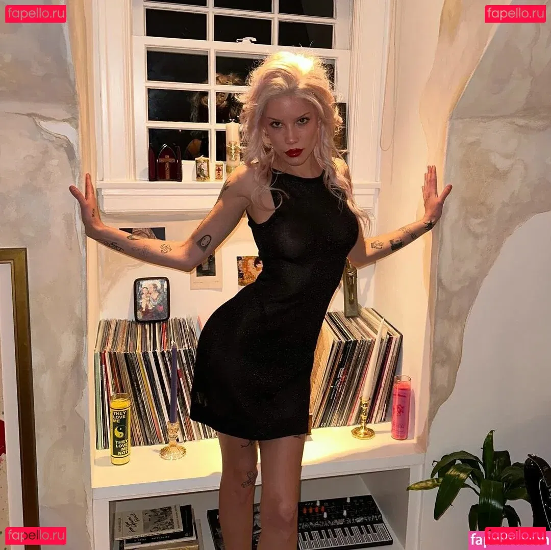 Halsey Onlyfans Photo Gallery 