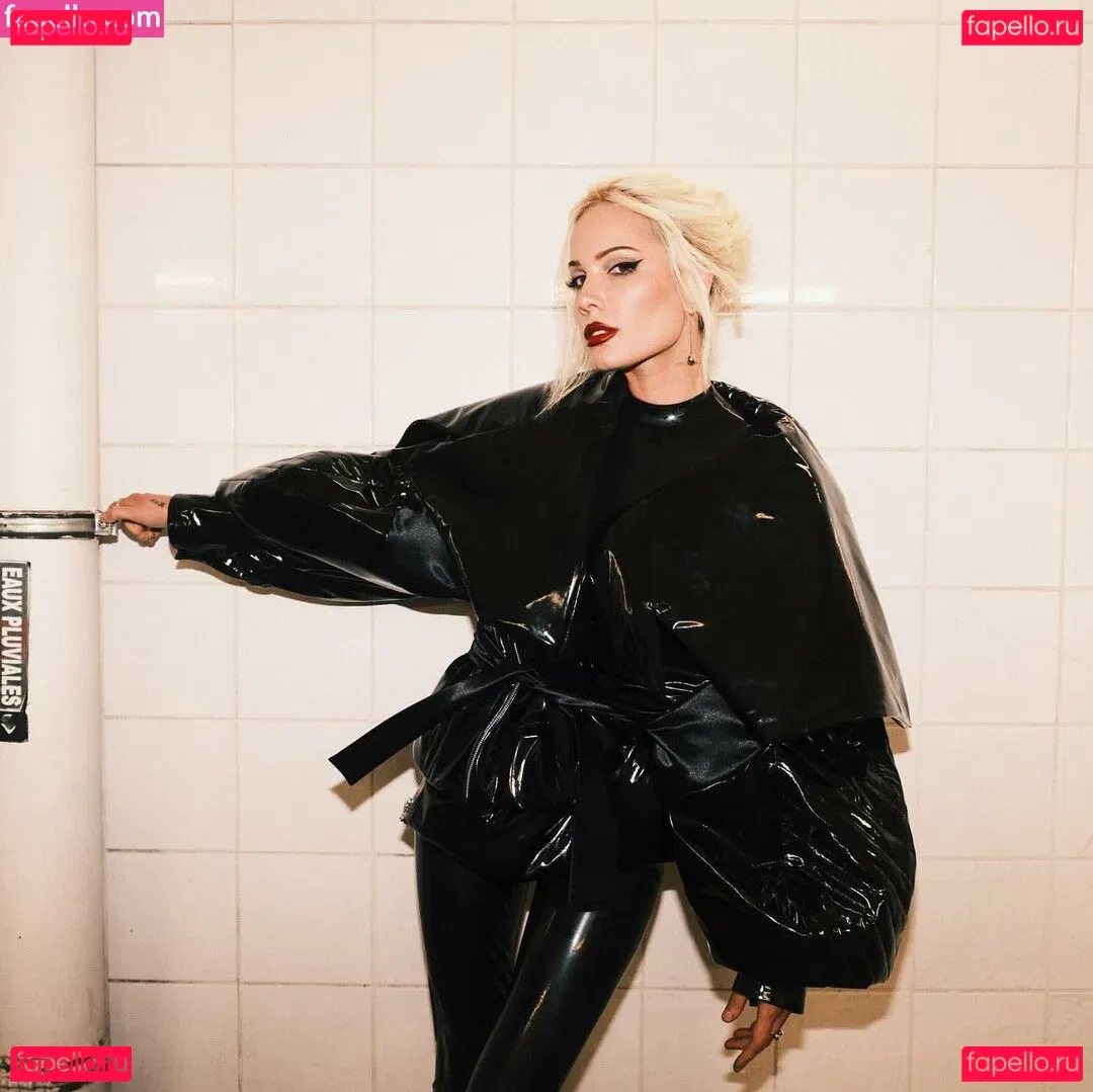 Halsey Onlyfans Photo Gallery 