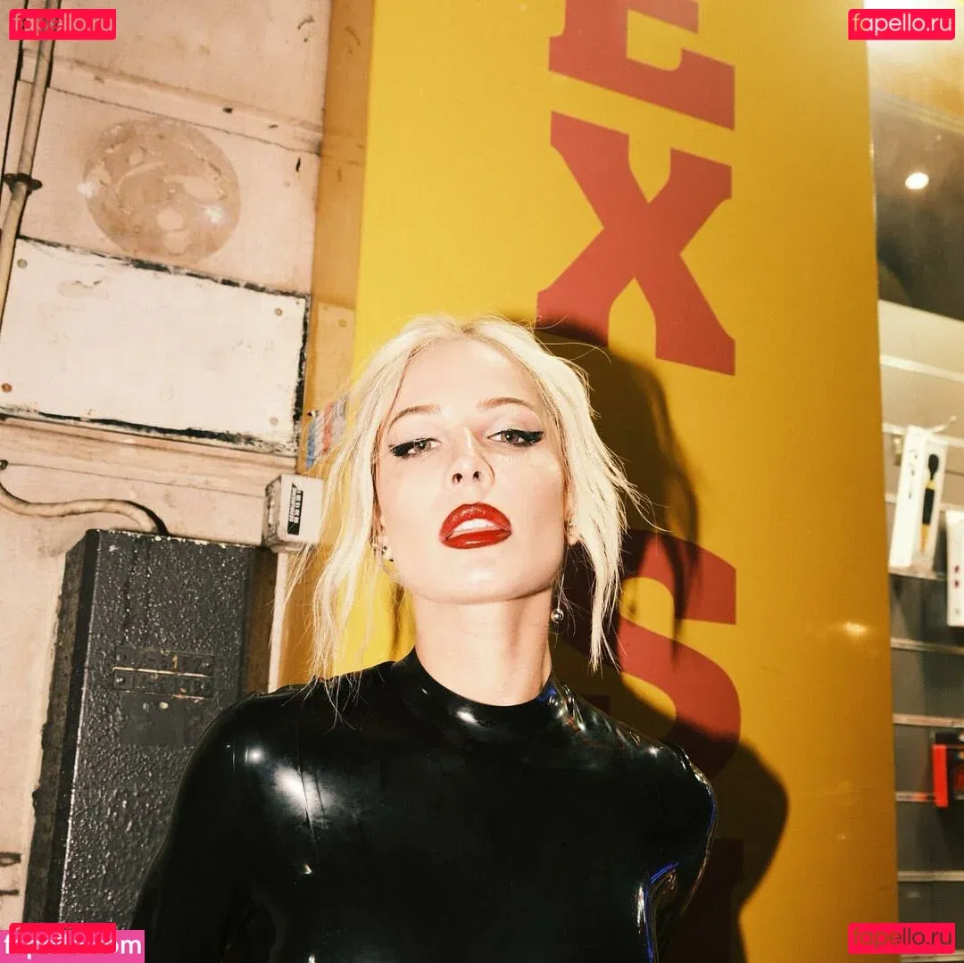 Halsey Onlyfans Photo Gallery 