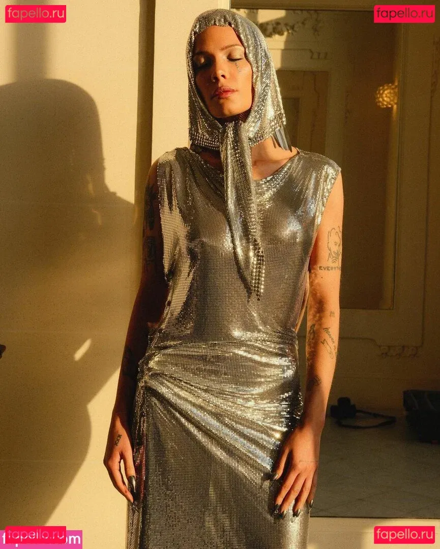 Halsey Onlyfans Photo Gallery 