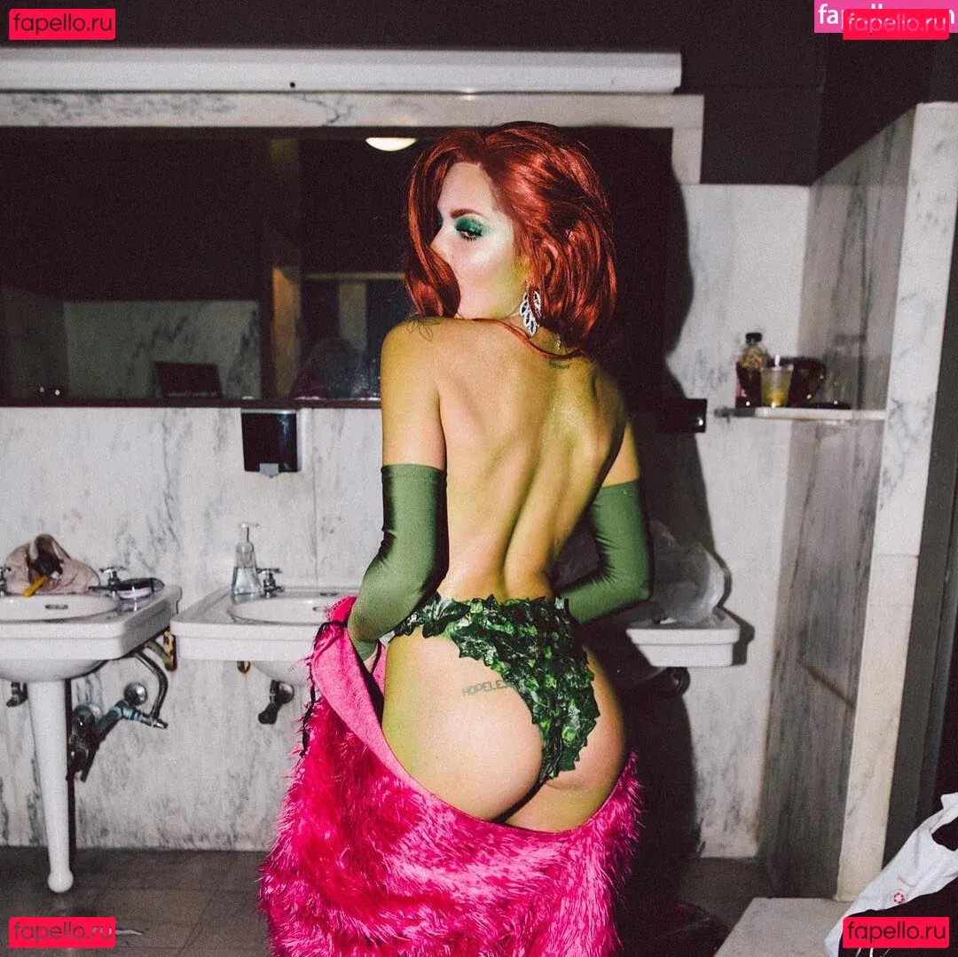 Halsey Onlyfans Photo Gallery 