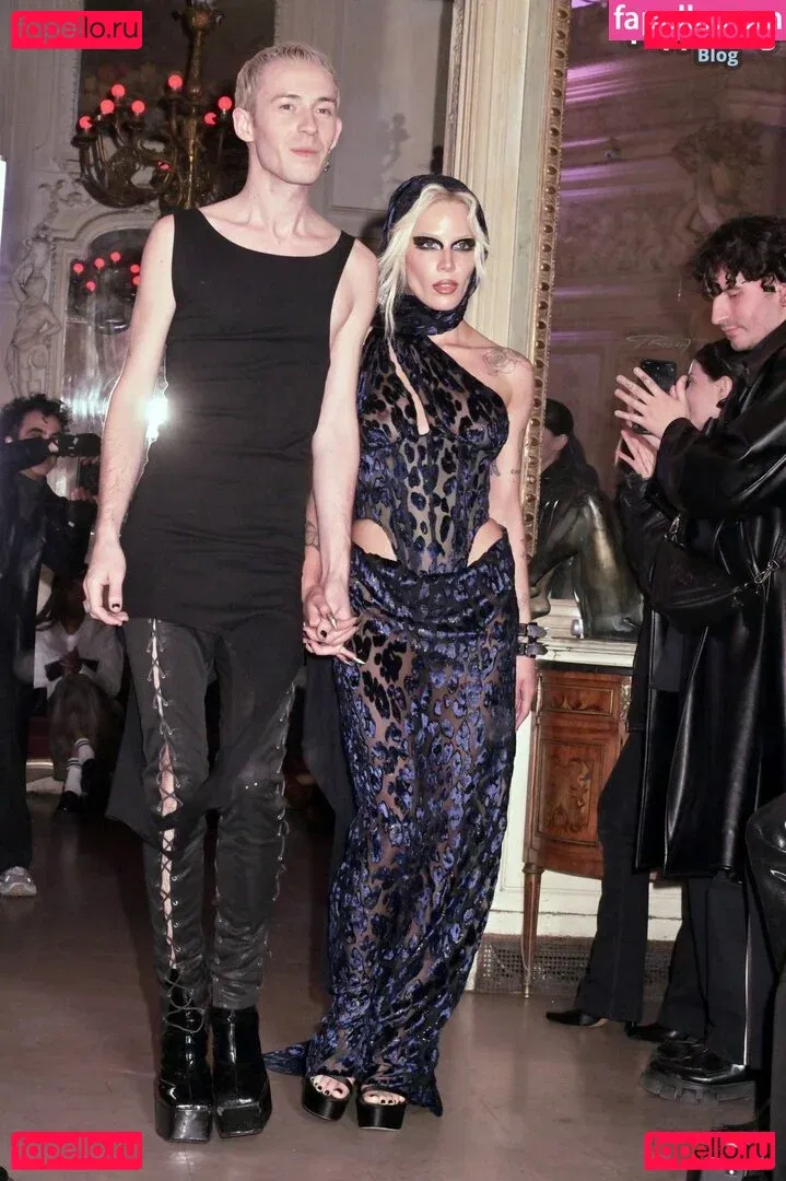 Halsey Onlyfans Photo Gallery 