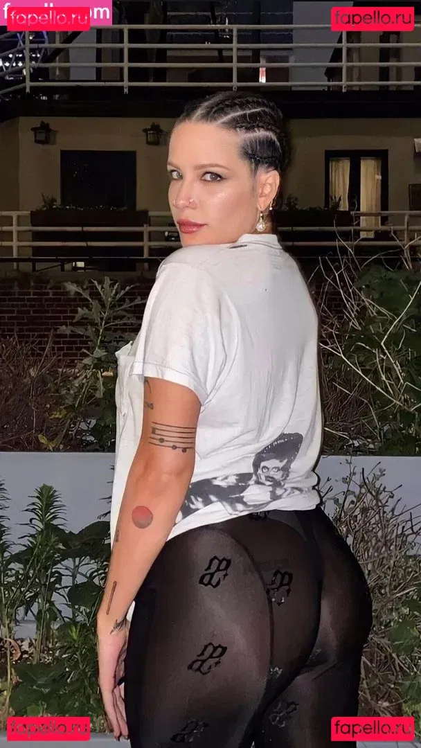 Halsey Onlyfans Photo Gallery 