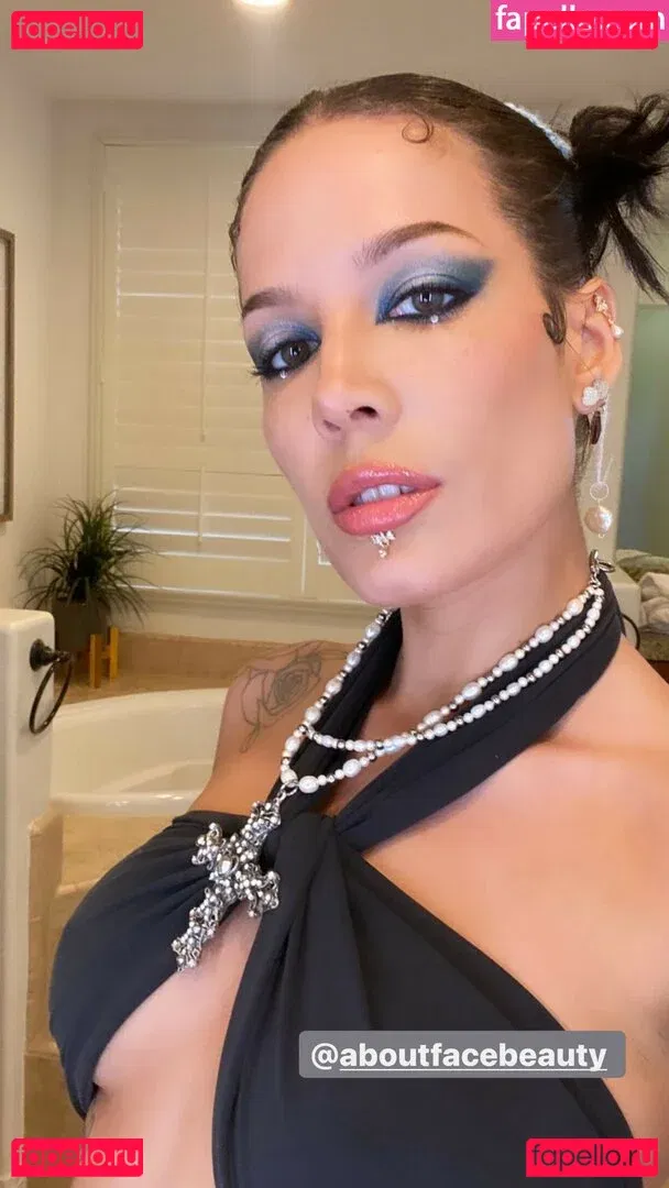 Halsey Onlyfans Photo Gallery 