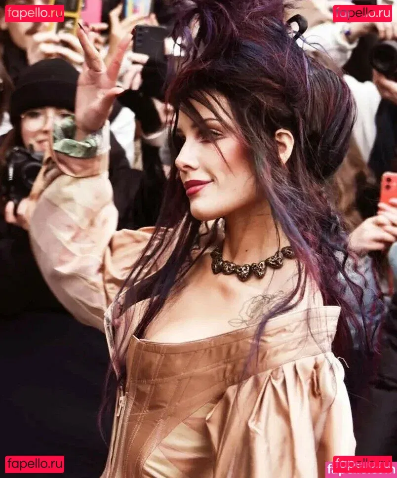 Halsey Onlyfans Photo Gallery 