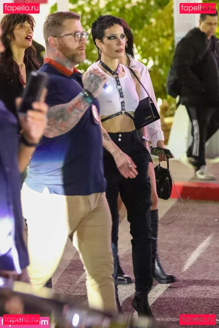 Halsey Onlyfans Photo Gallery 