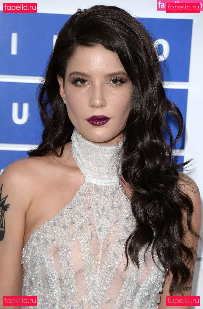 Halsey Onlyfans Photo Gallery 