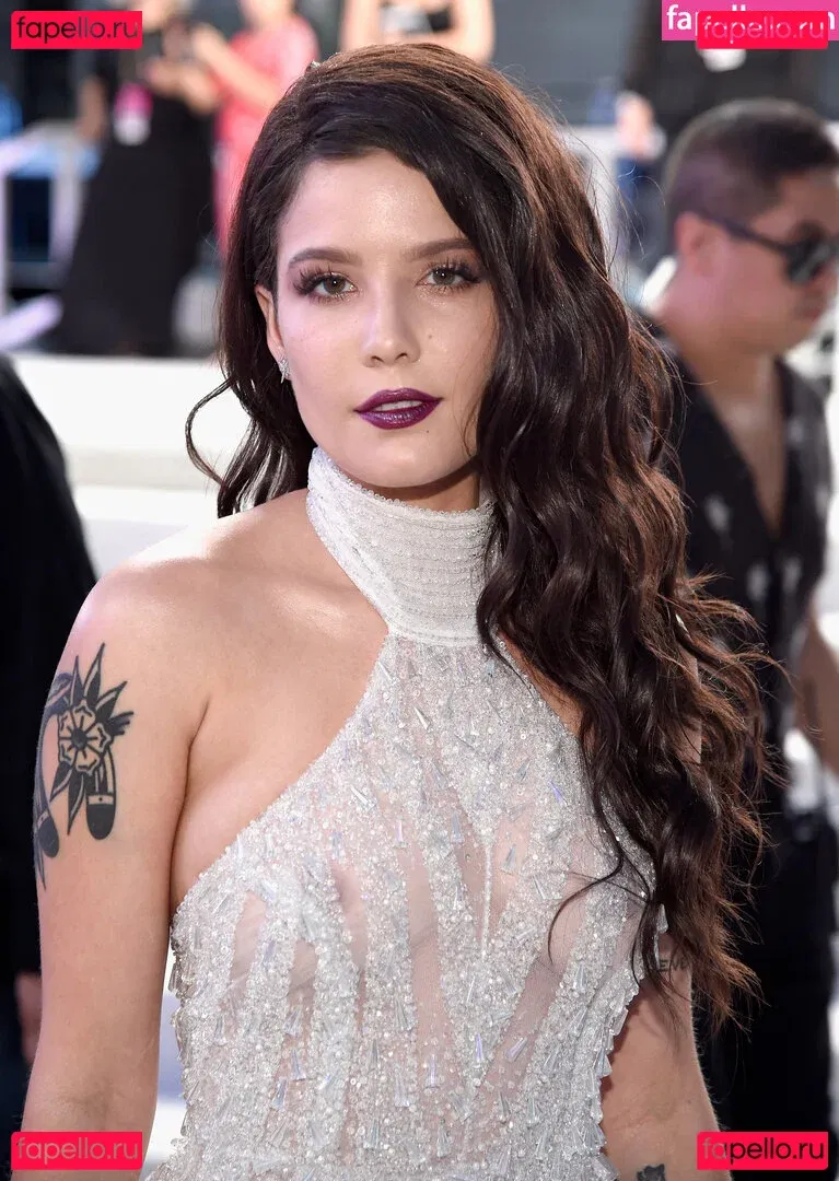 Halsey Onlyfans Photo Gallery 
