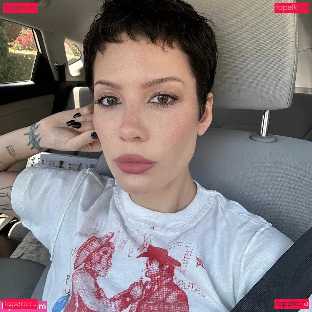 Halsey Onlyfans Photo Gallery 