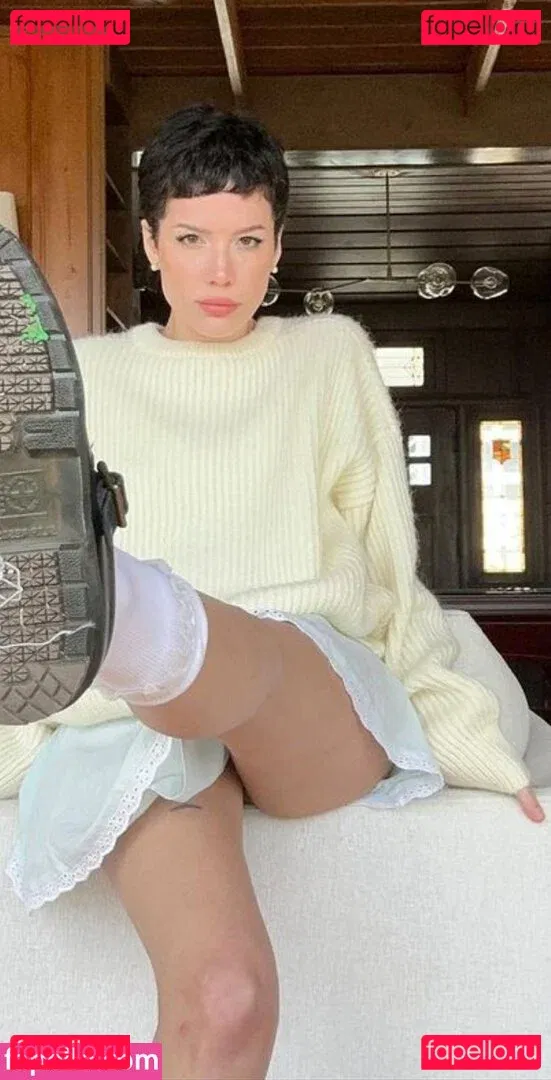 Halsey Onlyfans Photo Gallery 