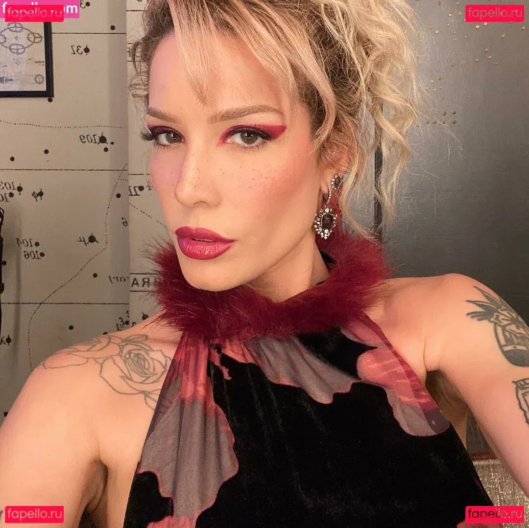 Halsey Onlyfans Photo Gallery 