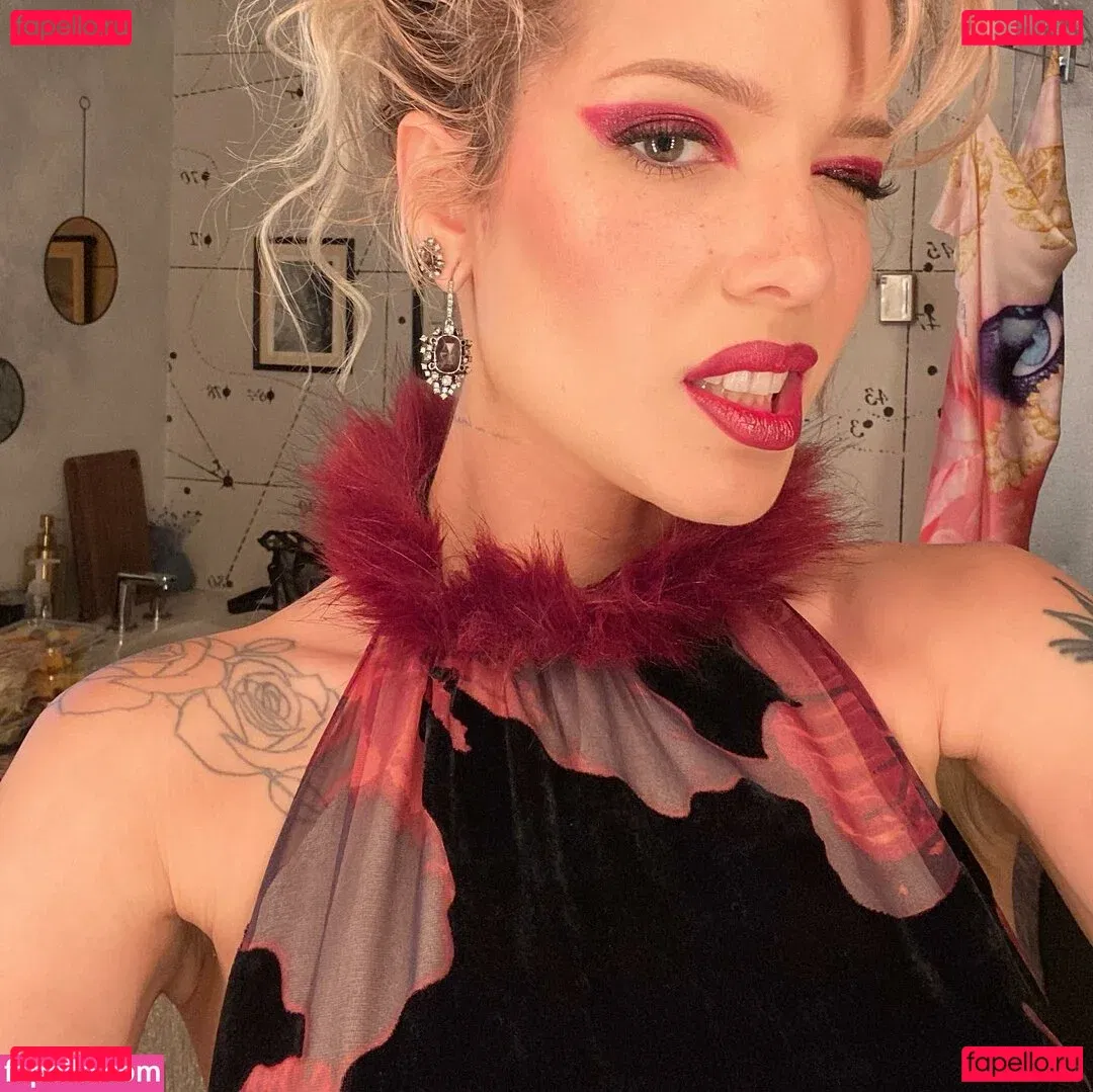 Halsey Onlyfans Photo Gallery 