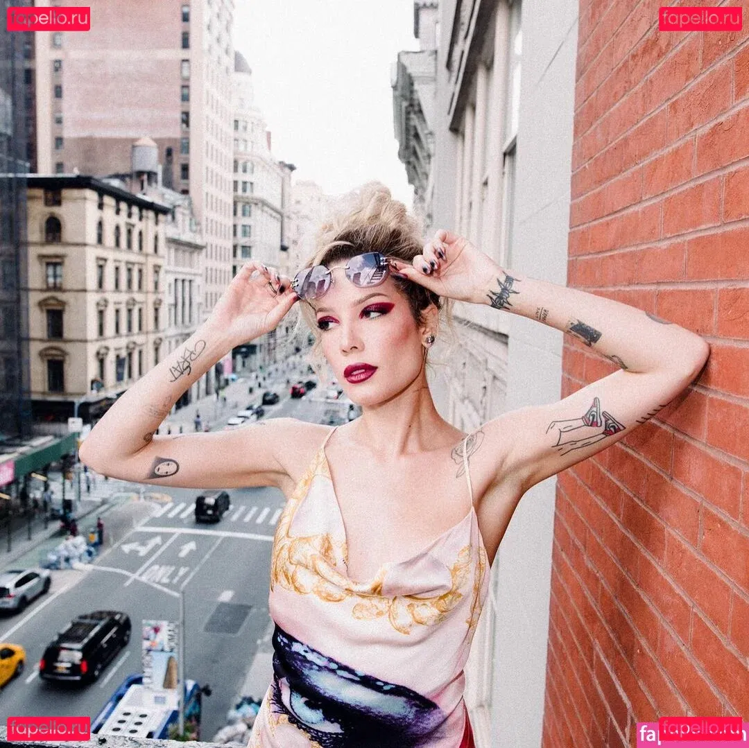 Halsey Onlyfans Photo Gallery 
