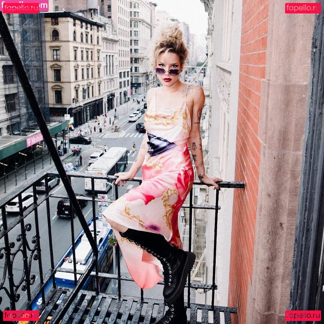 Halsey Onlyfans Photo Gallery 