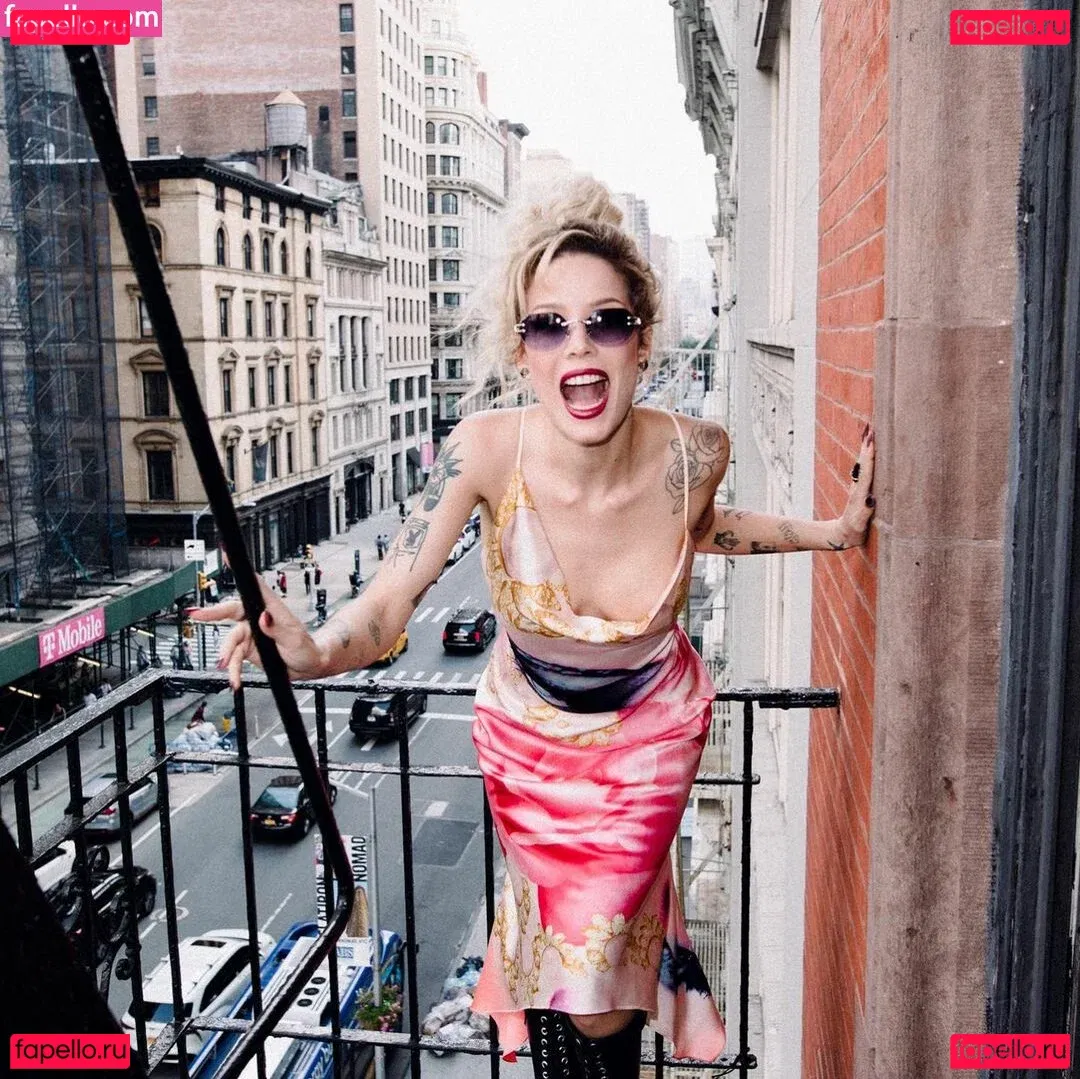 Halsey Onlyfans Photo Gallery 