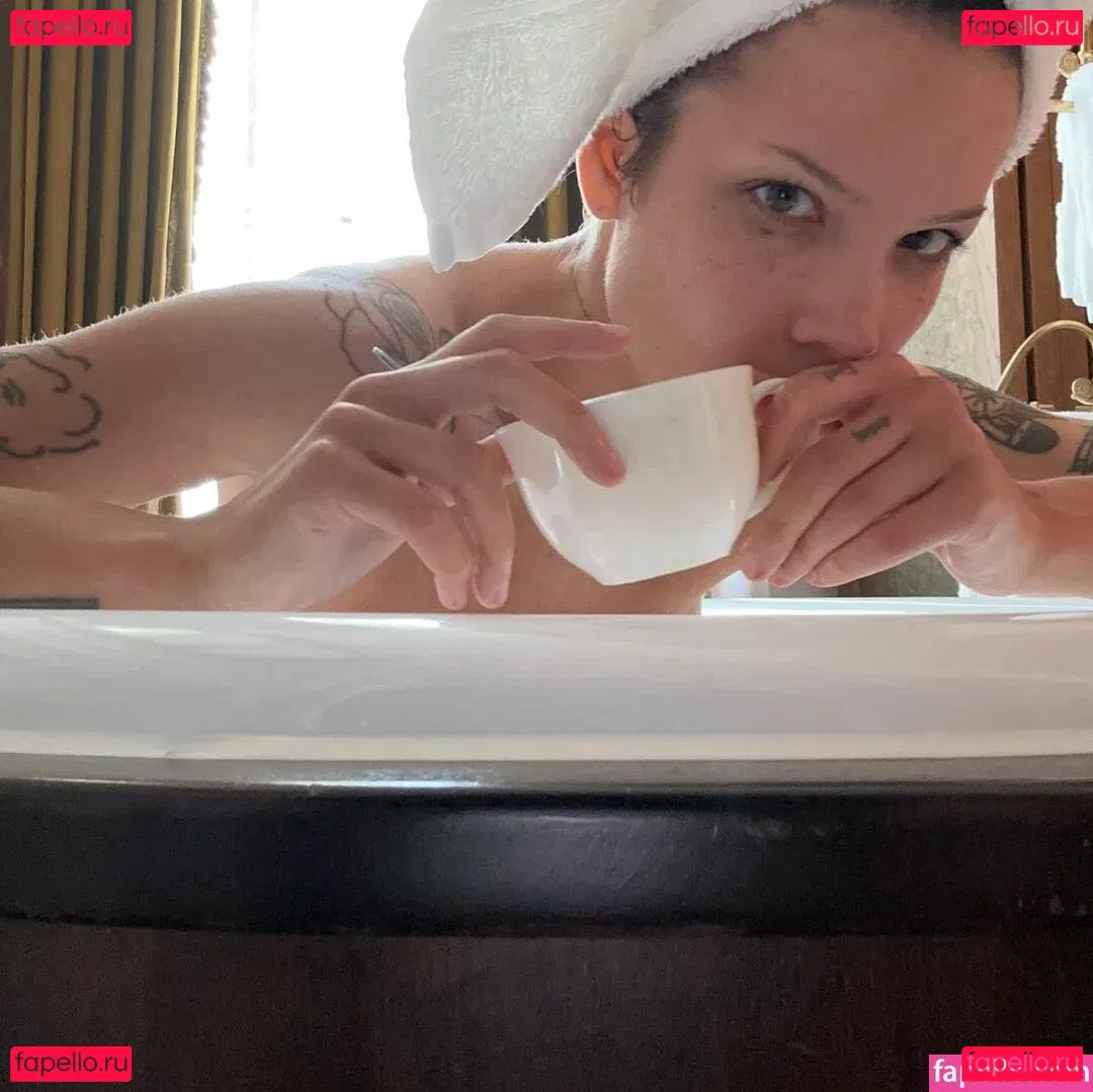 Halsey Onlyfans Photo Gallery 