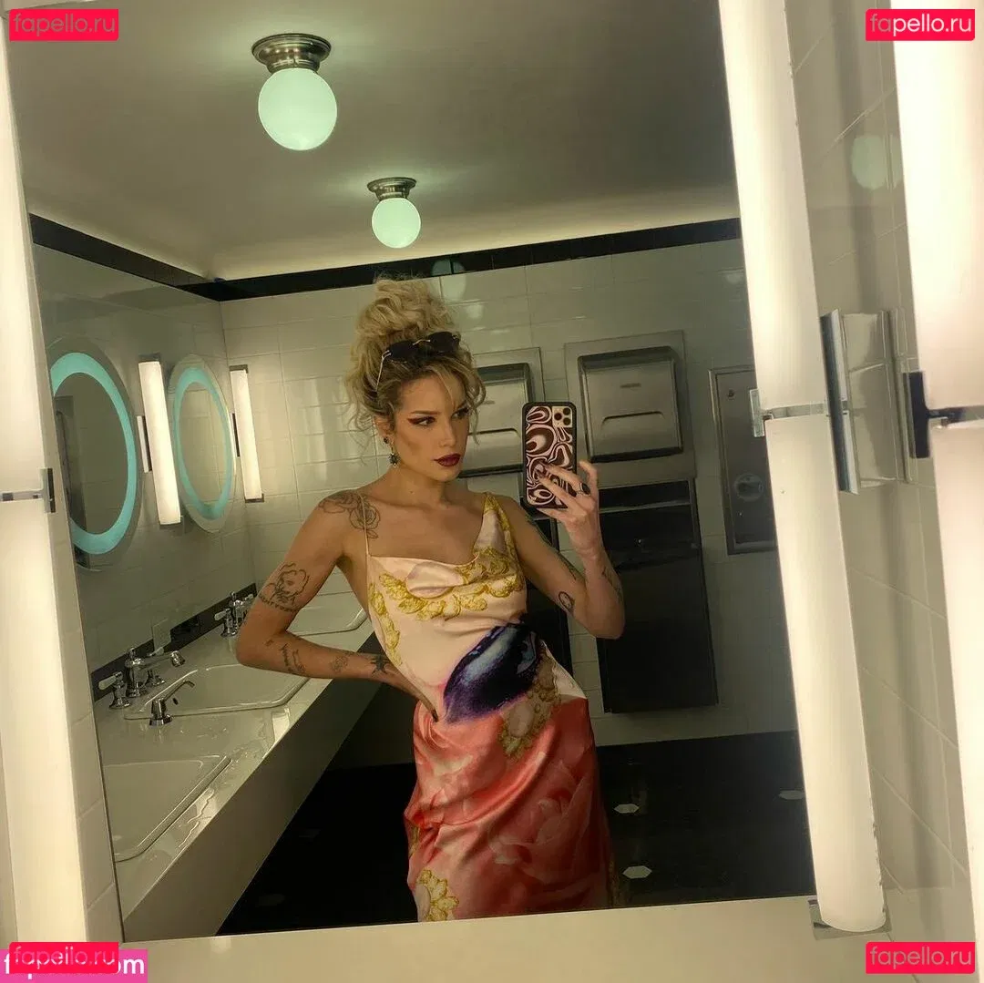 Halsey Onlyfans Photo Gallery 