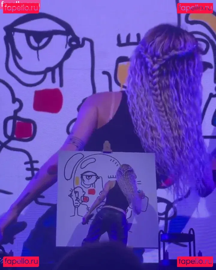 Halsey Onlyfans Photo Gallery 