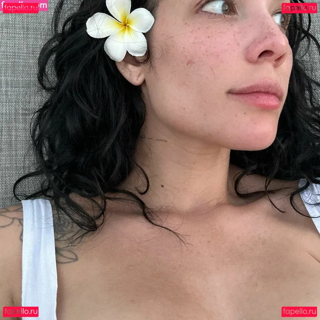 Halsey Onlyfans Photo Gallery 