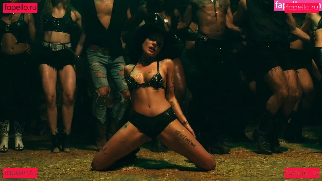 Halsey Onlyfans Photo Gallery 