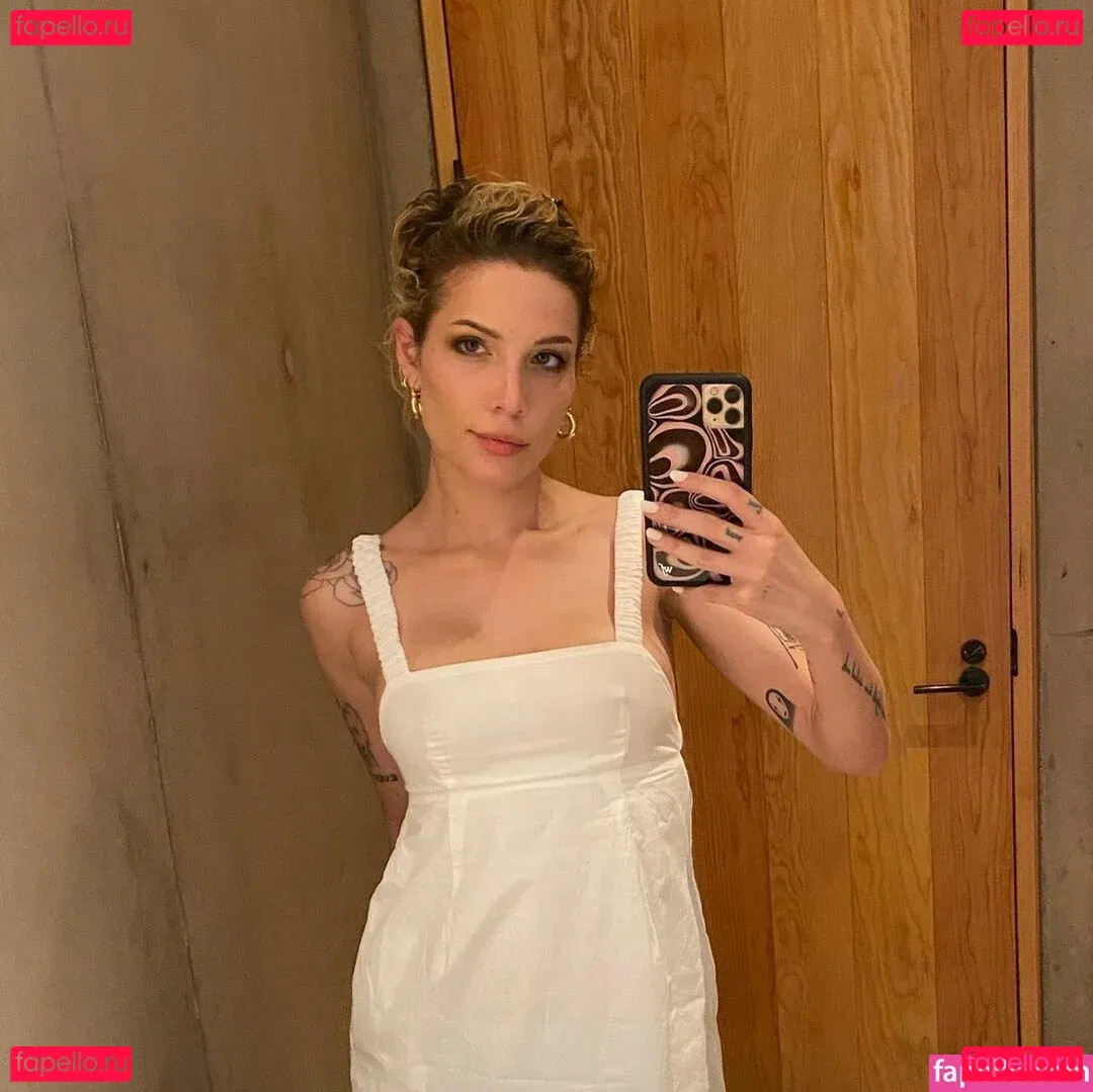 Halsey Onlyfans Photo Gallery 