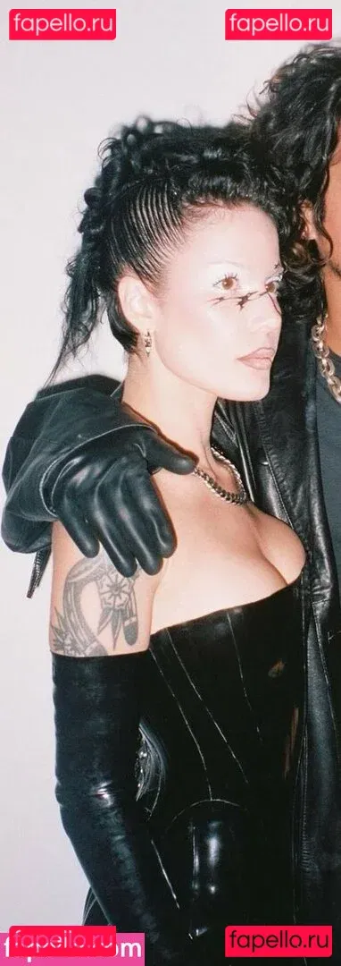 Halsey Onlyfans Photo Gallery 