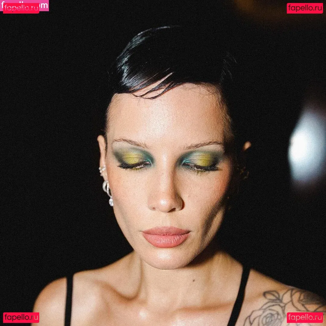 Halsey Onlyfans Photo Gallery 