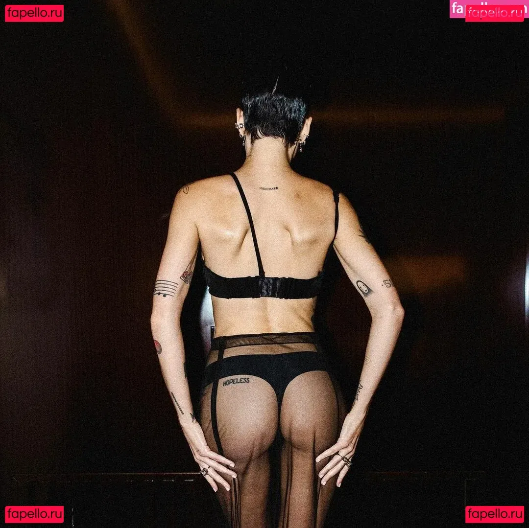 Halsey Onlyfans Photo Gallery 