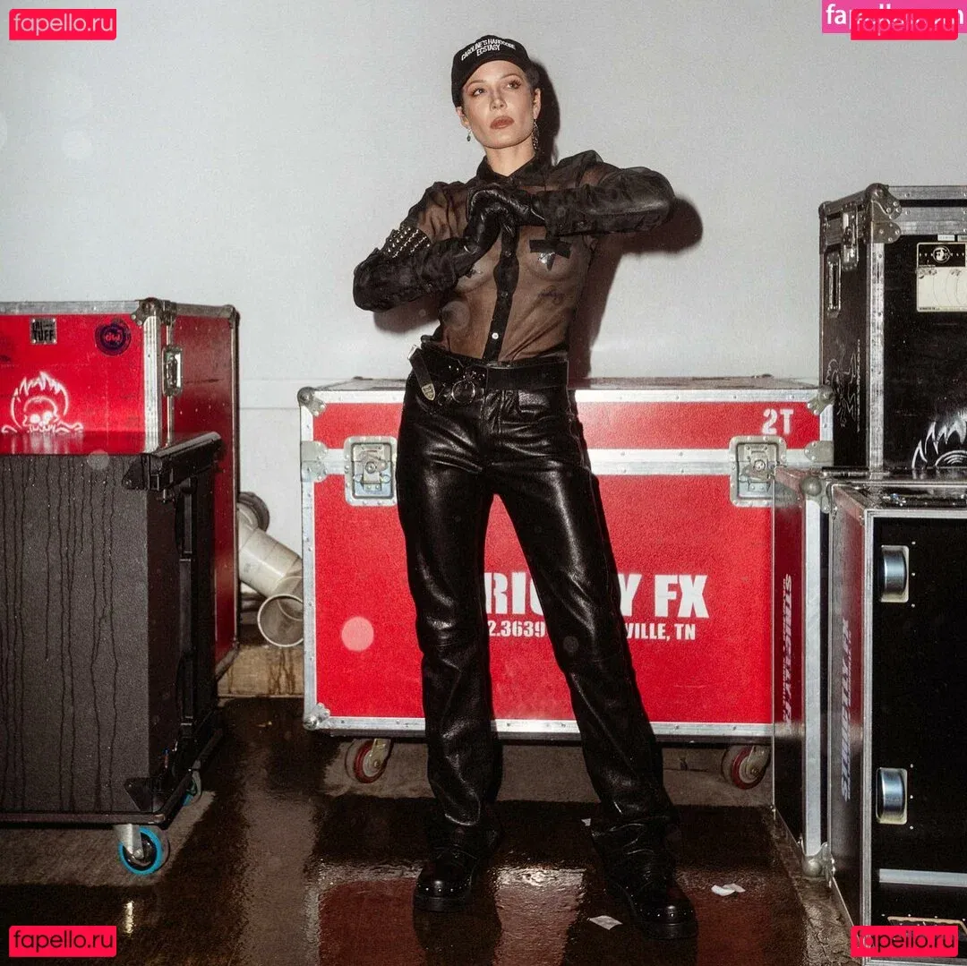 Halsey Onlyfans Photo Gallery 