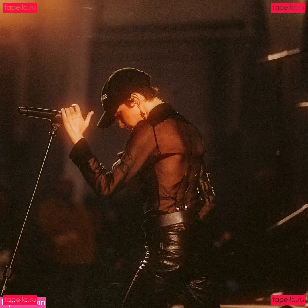 Halsey Onlyfans Photo Gallery 