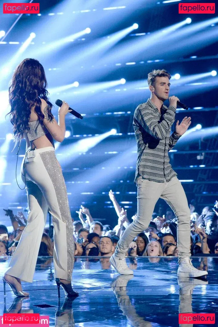 Halsey Onlyfans Photo Gallery 