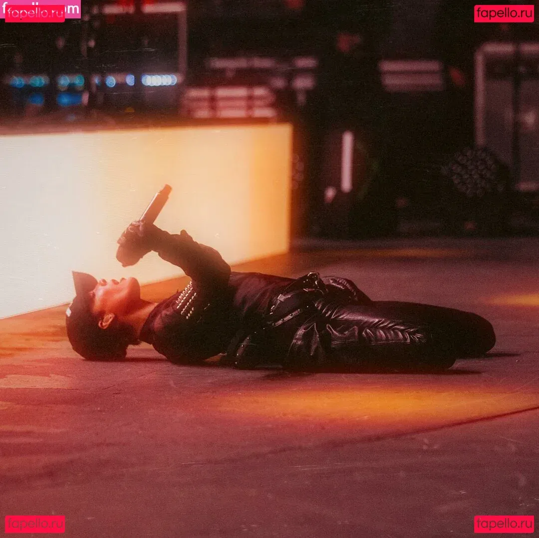 Halsey Onlyfans Photo Gallery 