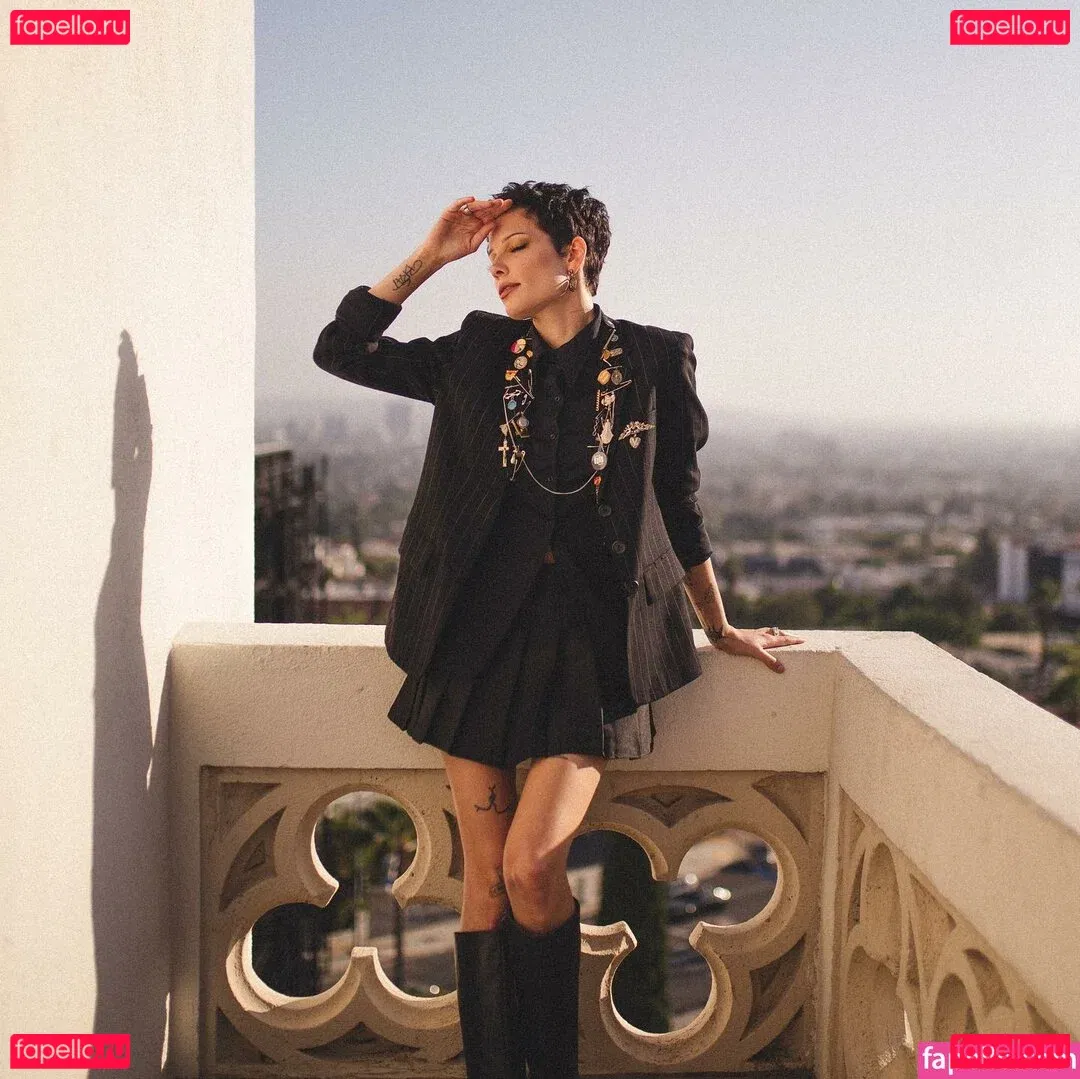 Halsey Onlyfans Photo Gallery 