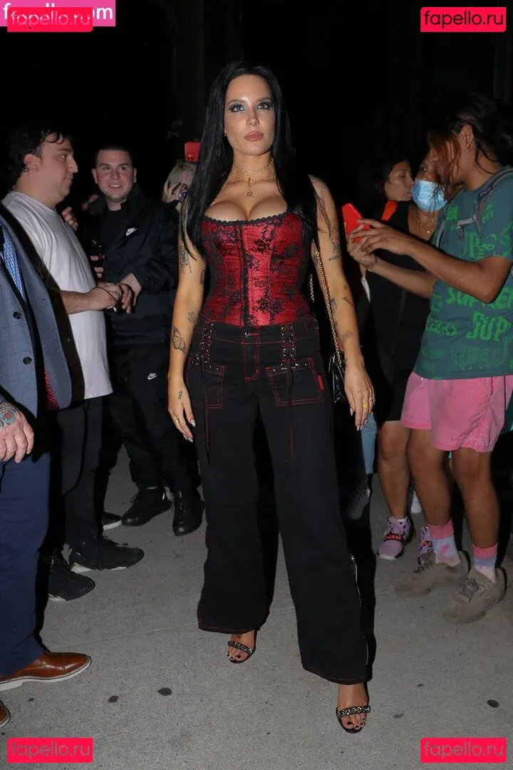 Halsey Onlyfans Photo Gallery 