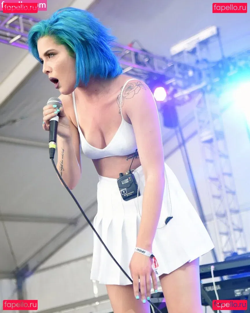 Halsey Onlyfans Photo Gallery 
