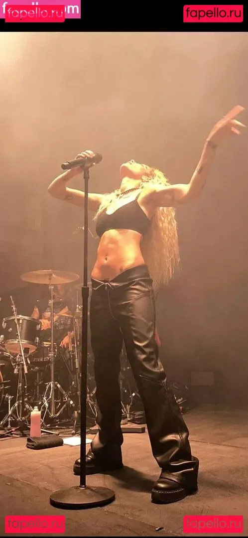 Halsey Onlyfans Photo Gallery 